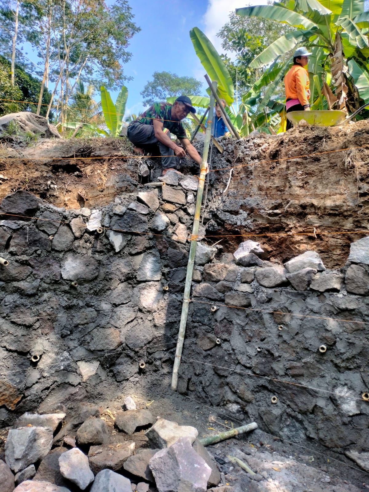 PEMBANGUNAN SENDERAN DUSUN KALIGANDU